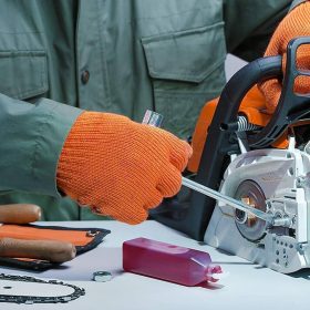 How to maintain a chainsaw