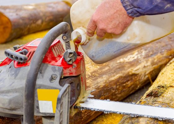 What oil do chainsaws use